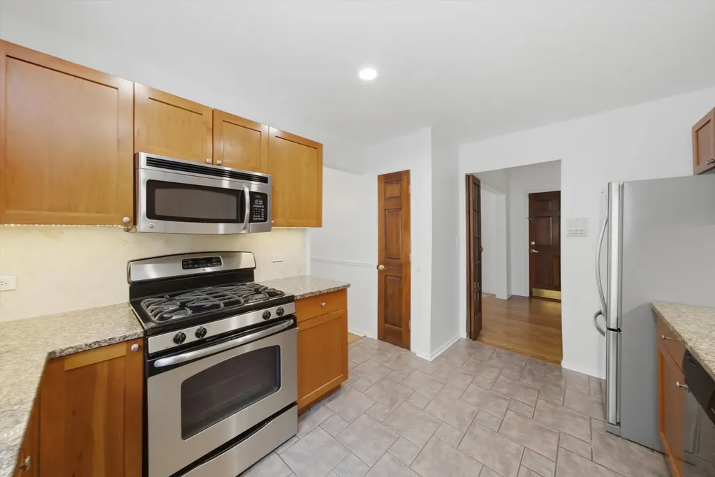 6143 North Glenwood Avenue Chicago IL 60660