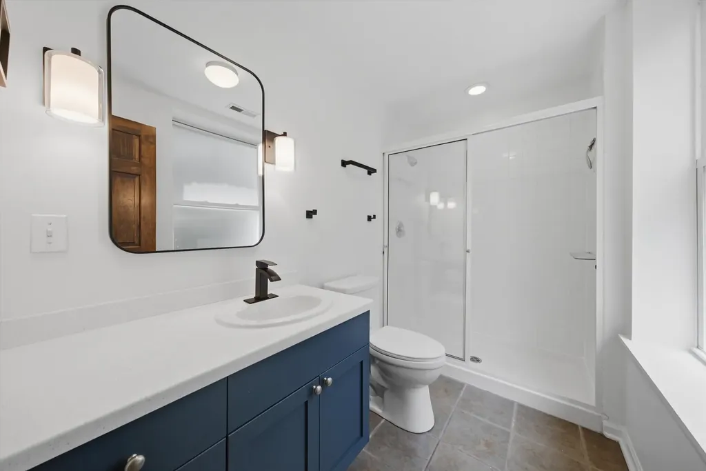 6143 North Glenwood Avenue Chicago IL 60660