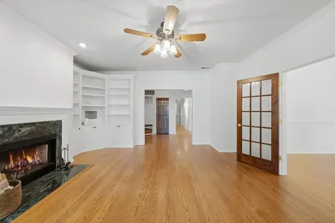 6143 North Glenwood Avenue Chicago IL 60660