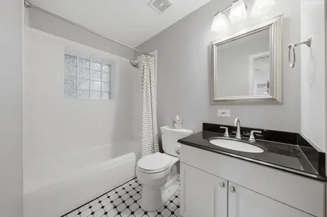6143 North Glenwood Avenue Chicago IL 60660