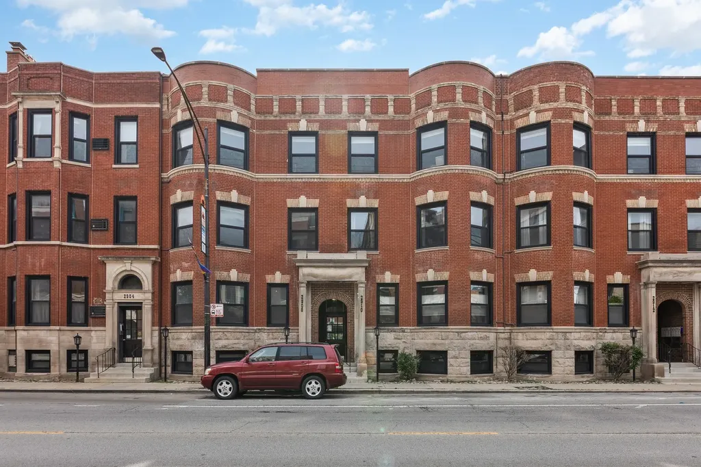 2910 North Halsted Street Chicago IL 60657