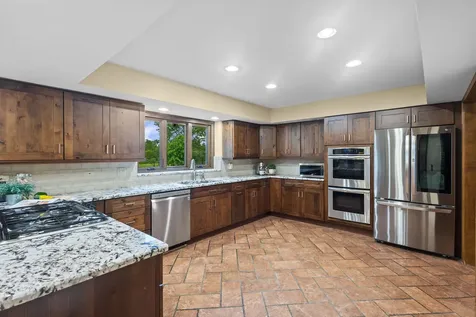 16 Old Barn Road Hawthorn Woods IL 60047