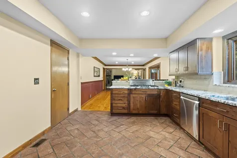 16 Old Barn Road Hawthorn Woods IL 60047