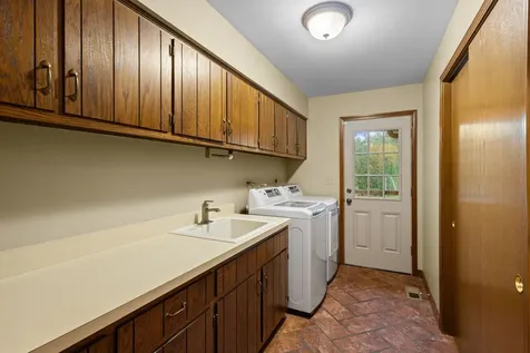 16 Old Barn Road Hawthorn Woods IL 60047