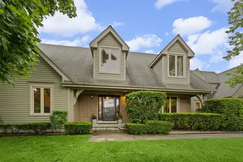 16 Old Barn Road Hawthorn Woods IL 60047