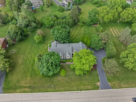 16 Old Barn Road Hawthorn Woods IL 60047