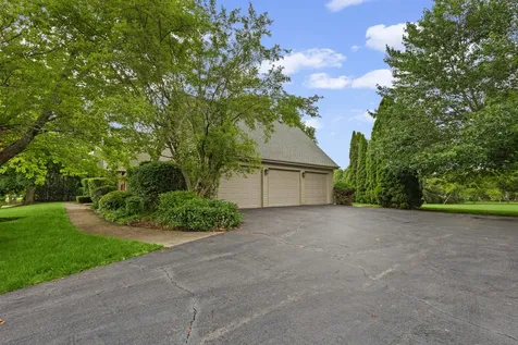 16 Old Barn Road Hawthorn Woods IL 60047