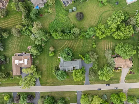 16 Old Barn Road Hawthorn Woods IL 60047