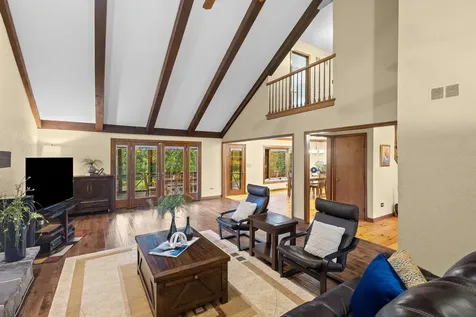 16 Old Barn Road Hawthorn Woods IL 60047