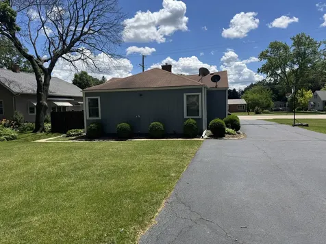 935 Dekalb Avenue Sycamore IL 60178