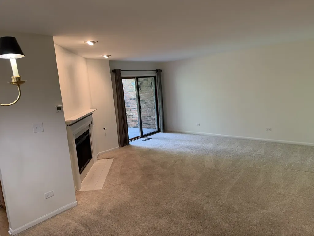 986 West Court Naperville IL 60563