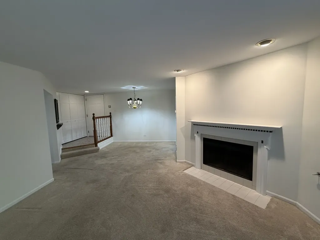 986 West Court Naperville IL 60563