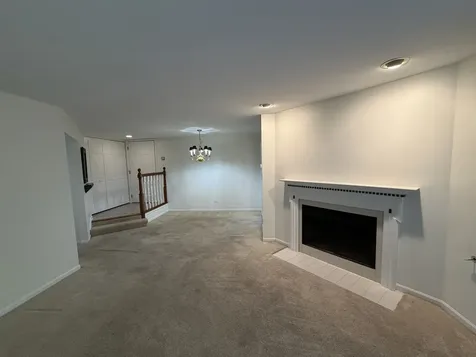 986 West Court Naperville IL 60563