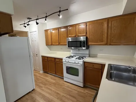 986 West Court Naperville IL 60563