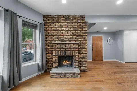 3462 North Sheffield Avenue Chicago IL 60657