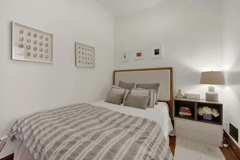 2458 North Burling Street Chicago IL 60614