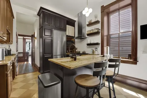 2458 North Burling Street Chicago IL 60614