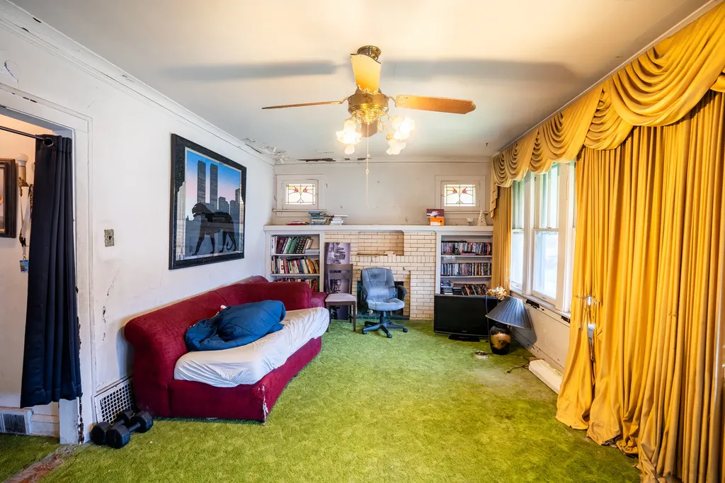 8014 South Perry Avenue Chicago IL 60620