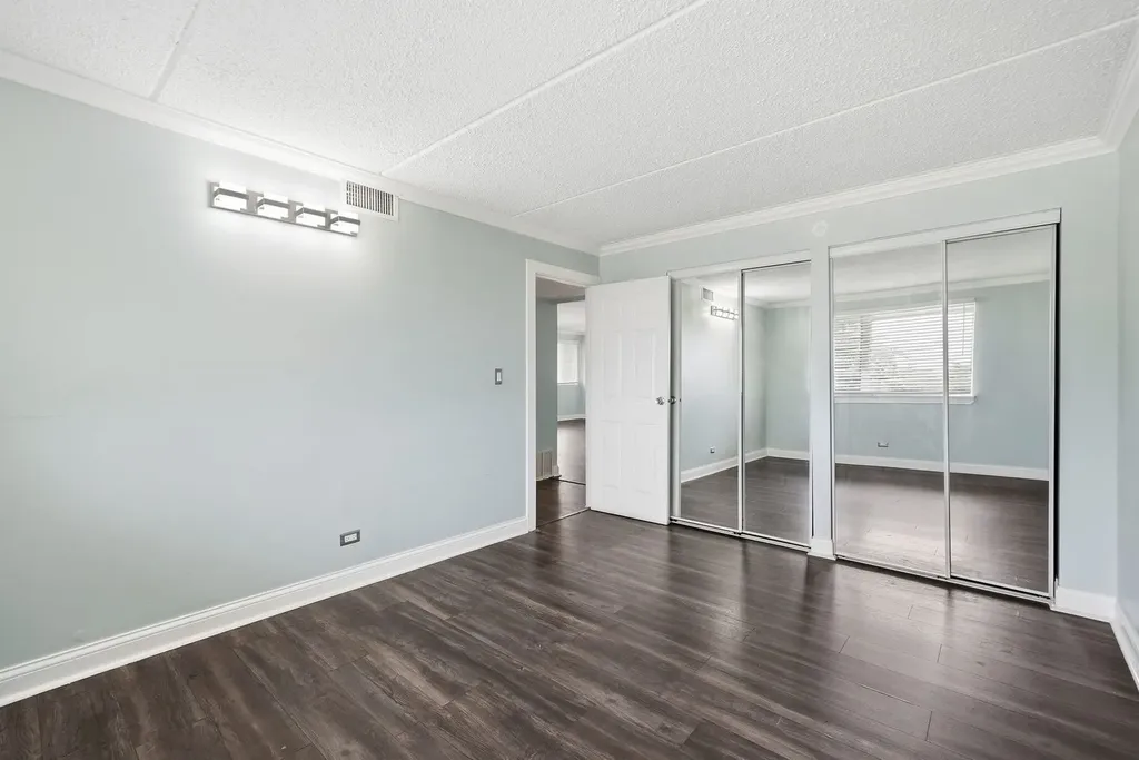 5S066 Pebblewood Lane Naperville IL 60563