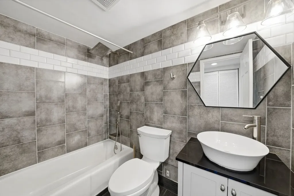 5S066 Pebblewood Lane Naperville IL 60563