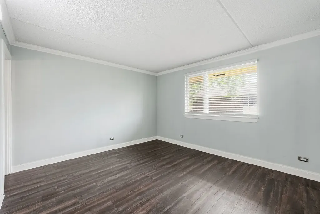 5S066 Pebblewood Lane Naperville IL 60563