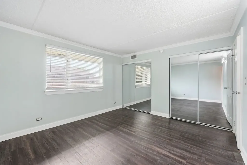 5S066 Pebblewood Lane Naperville IL 60563
