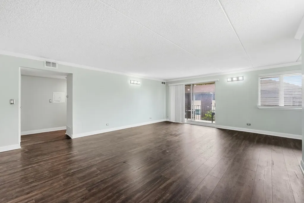 5S066 Pebblewood Lane Naperville IL 60563