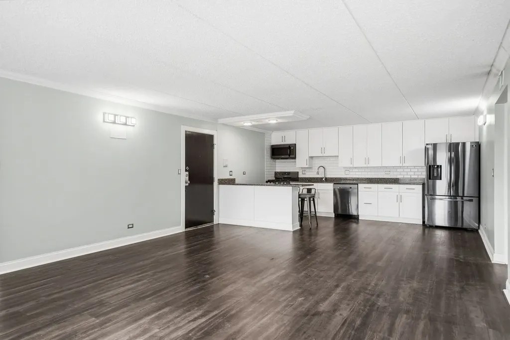 5S066 Pebblewood Lane Naperville IL 60563