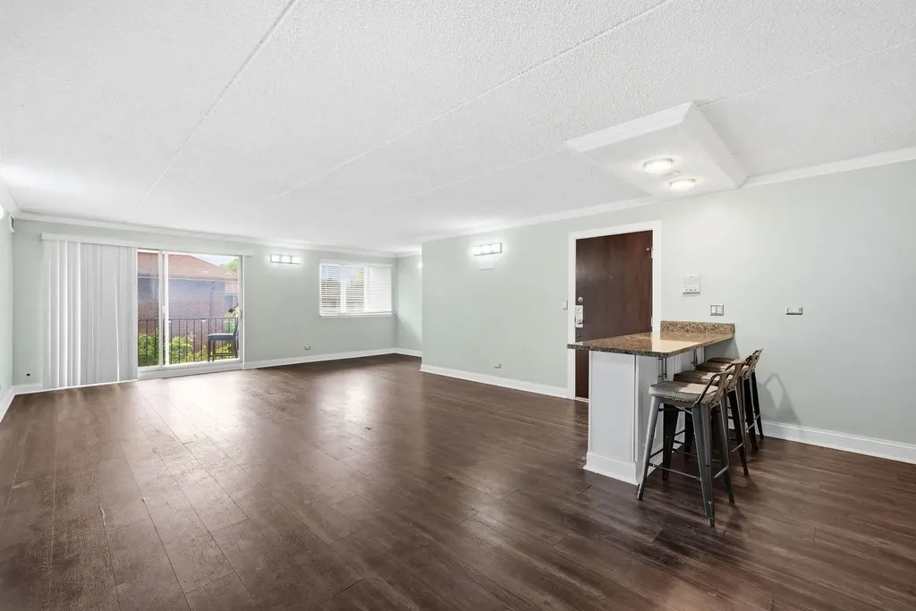 5S066 Pebblewood Lane Naperville IL 60563