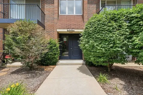 5S066 Pebblewood Lane Naperville IL 60563