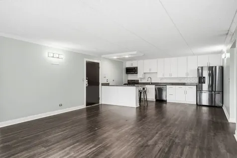 5S066 Pebblewood Lane Naperville IL 60563