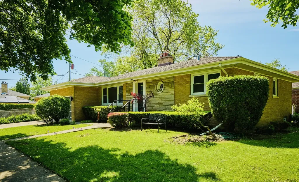 4555 Cleveland Street Skokie IL 60076