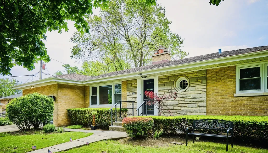 4555 Cleveland Street Skokie IL 60076