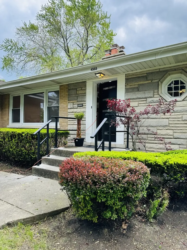 4555 Cleveland Street Skokie IL 60076