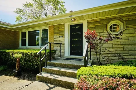 4555 Cleveland Street Skokie IL 60076