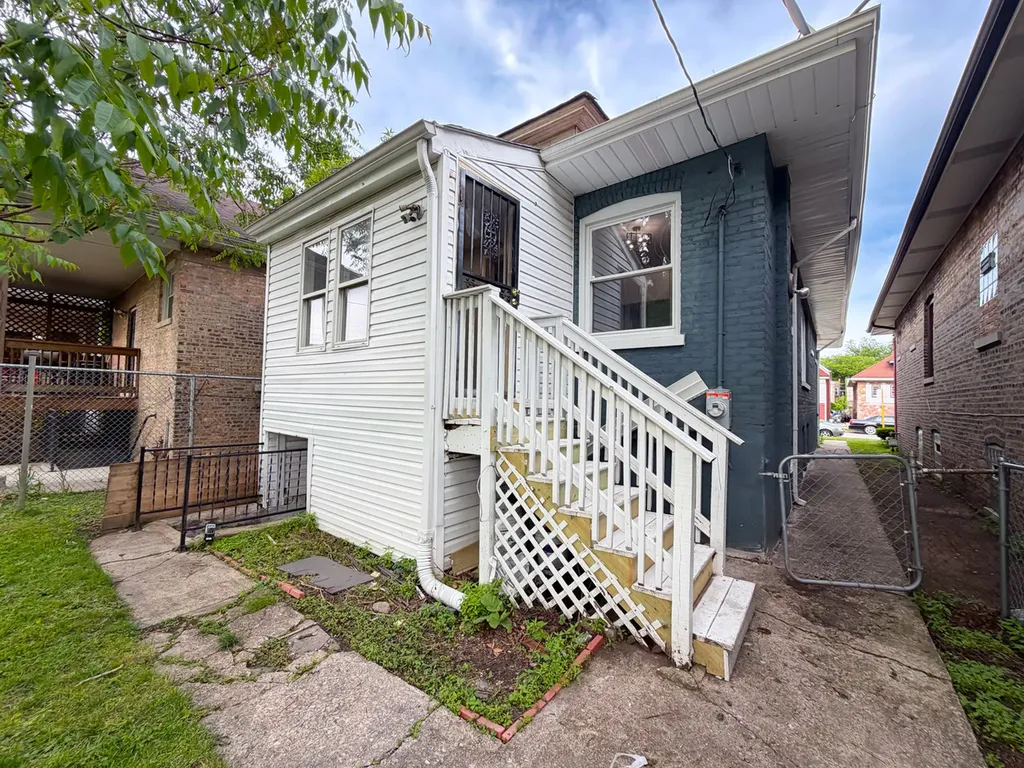 7618 South Carpenter Street Chicago IL 60620