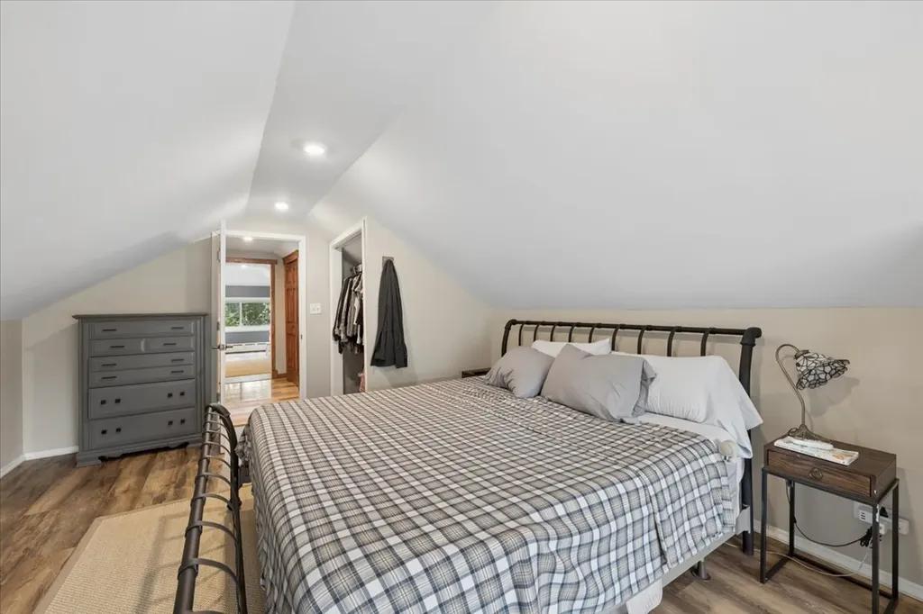 6210 North Moody Avenue Chicago IL 60646