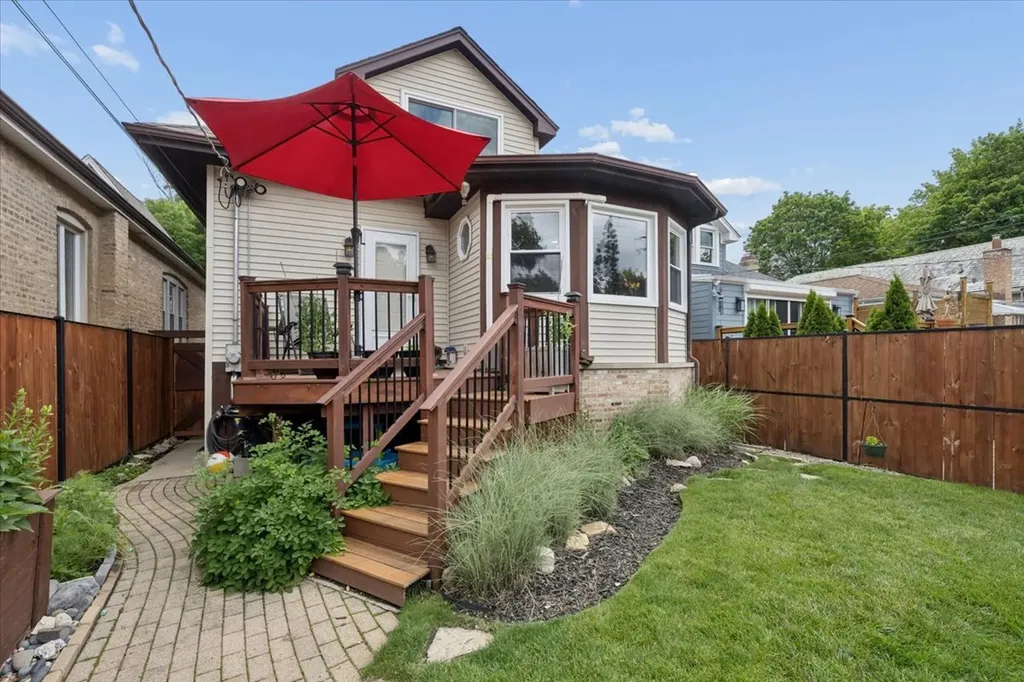 6210 North Moody Avenue Chicago IL 60646