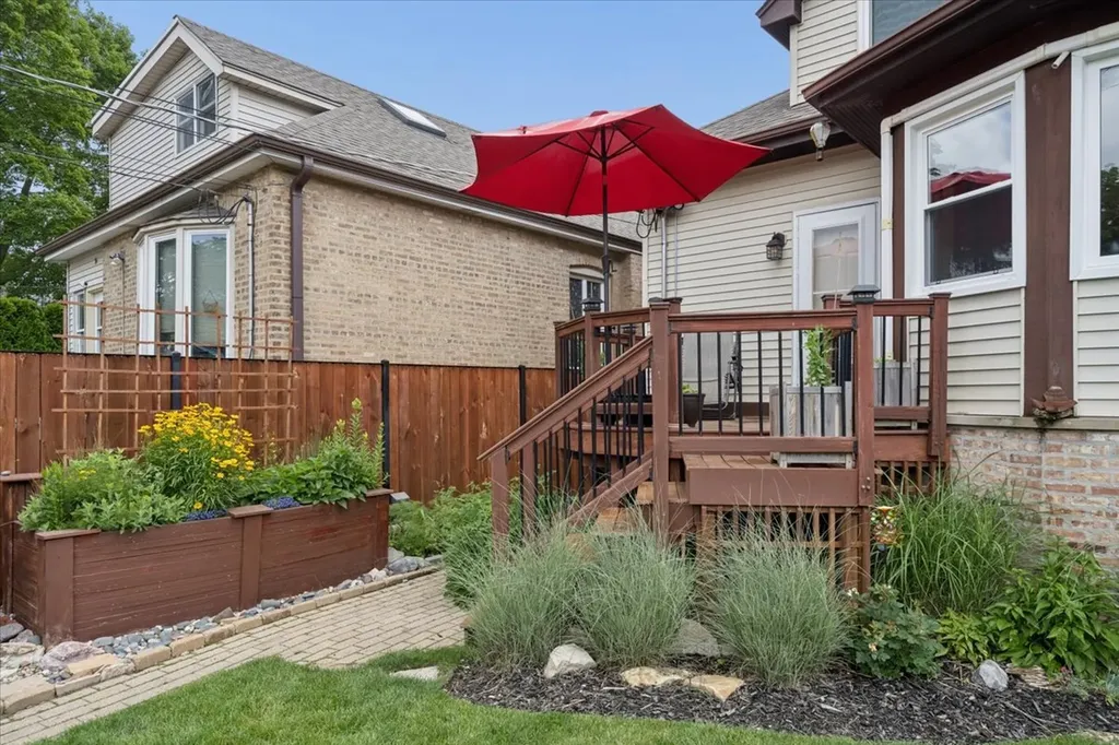 6210 North Moody Avenue Chicago IL 60646