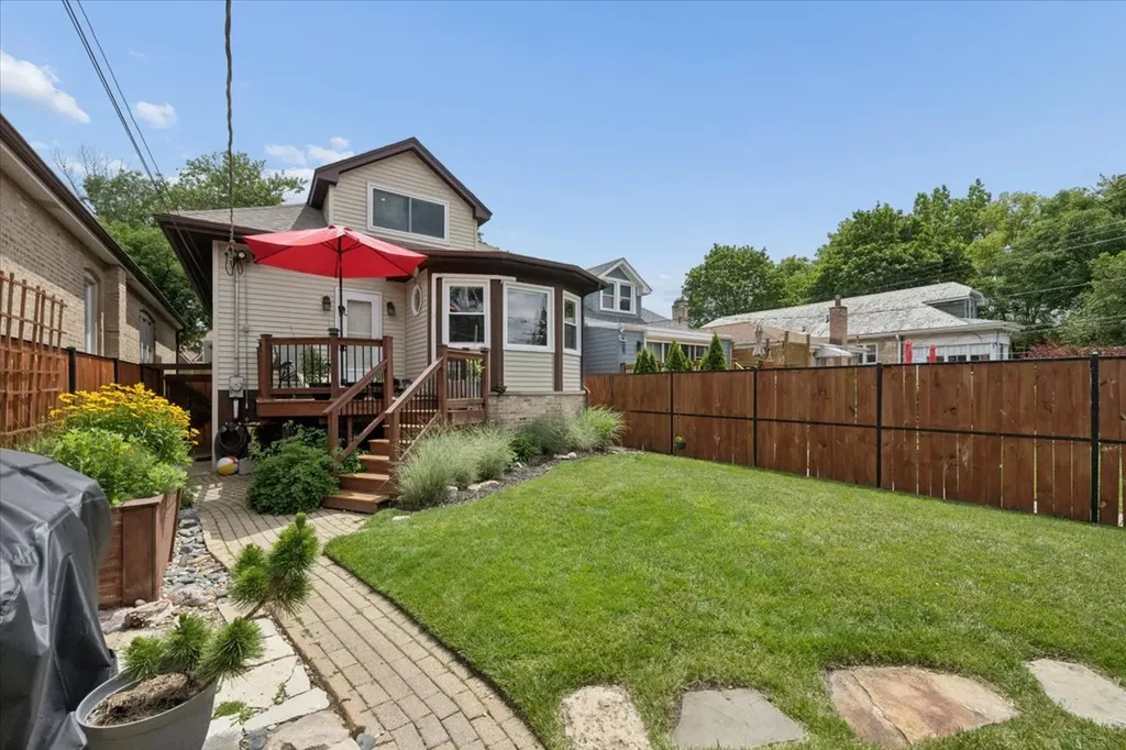 6210 North Moody Avenue Chicago IL 60646