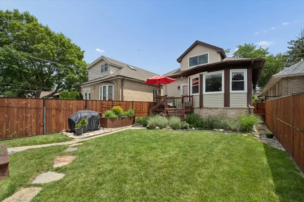 6210 North Moody Avenue Chicago IL 60646