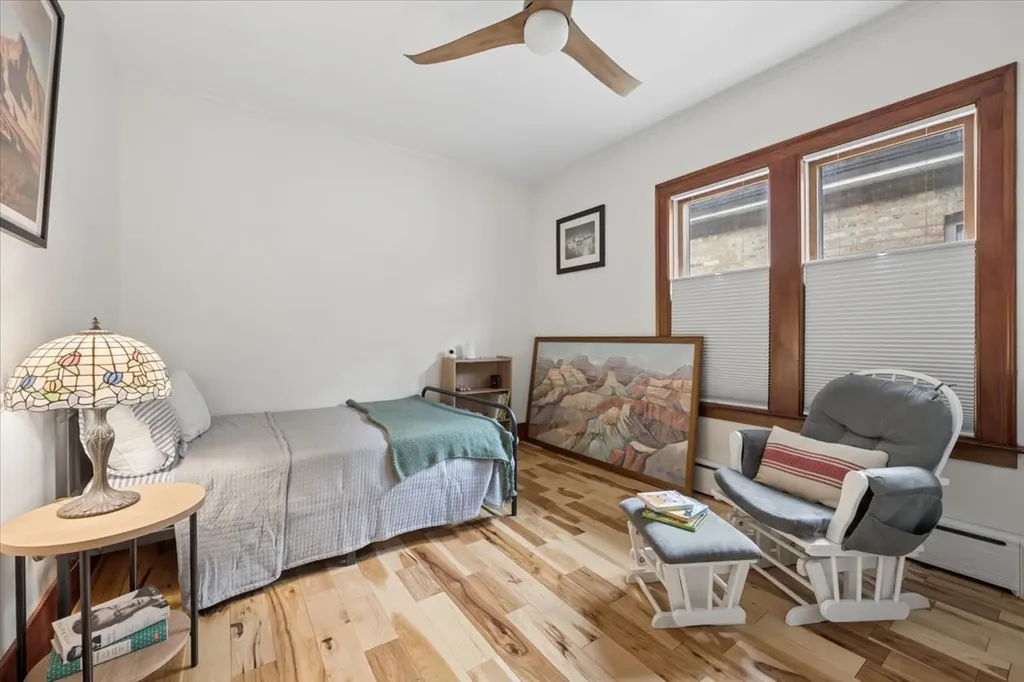 6210 North Moody Avenue Chicago IL 60646