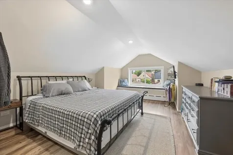 6210 North Moody Avenue Chicago IL 60646