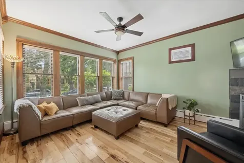 6210 North Moody Avenue Chicago IL 60646