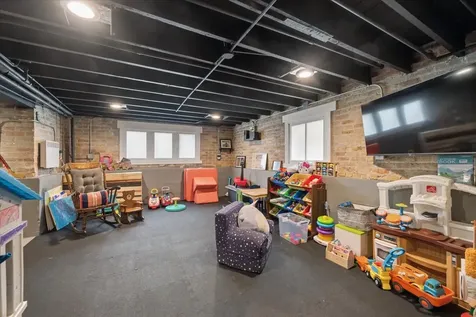 6210 North Moody Avenue Chicago IL 60646