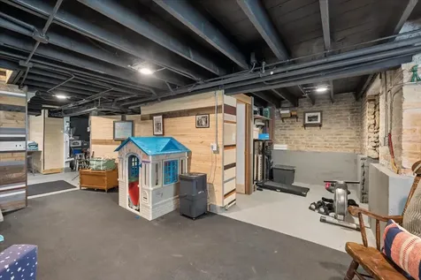 6210 North Moody Avenue Chicago IL 60646