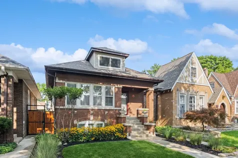 6210 North Moody Avenue Chicago IL 60646