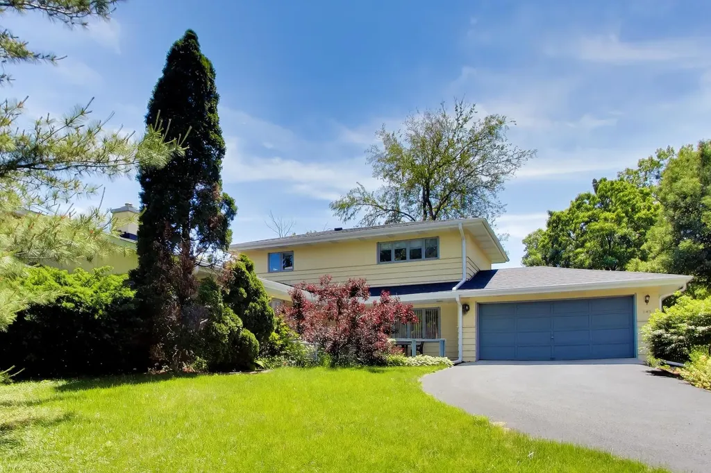 245 Ann Street Clarendon Hills IL 60514