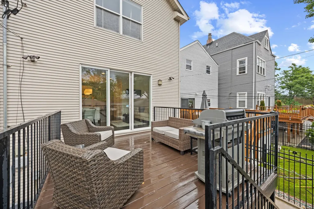 2911 North Richmond Street Chicago IL 60618