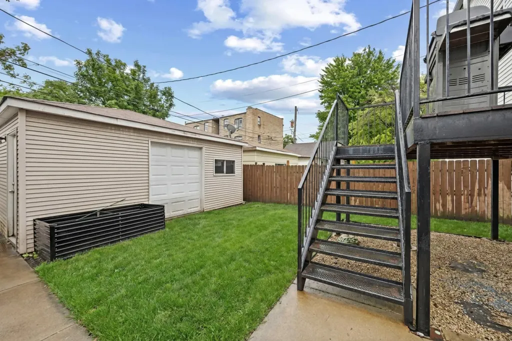 2911 North Richmond Street Chicago IL 60618